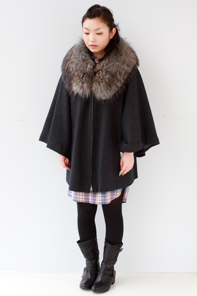 GRACE CONTINENTAL ポンチョ風トリミングコート チャコール S ムートン