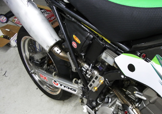 DトラッカーにCRF250マフラー流用（その2） | ///NMR Blog///日本