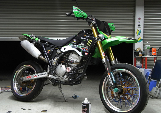 DトラッカーにCRF250マフラー流用（その2） | ///NMR Blog///日本