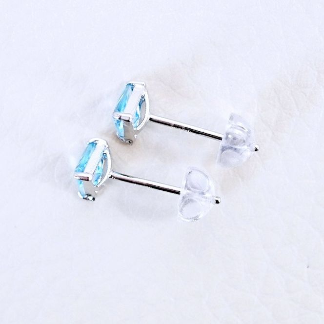K14WG ホワイトゴールド ブルートパーズ 三角 トリリアントカット 4mm