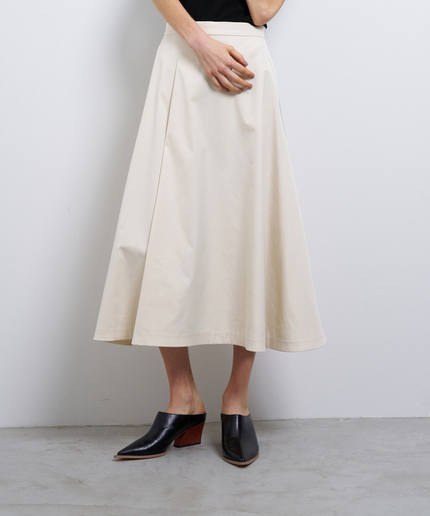 ストレッチサテンフレアスカート|LANVIN en Bleu | LANVIN en Bleu