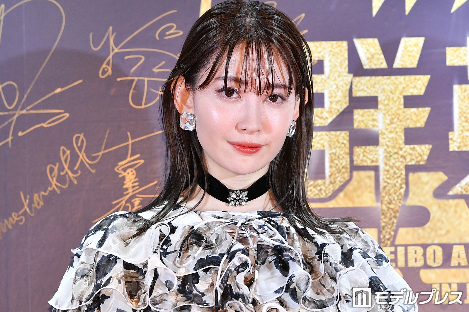 小嶋陽菜が涙 AKB48・20周年コンサート舞台裏公開に反響相次ぐ「OGの