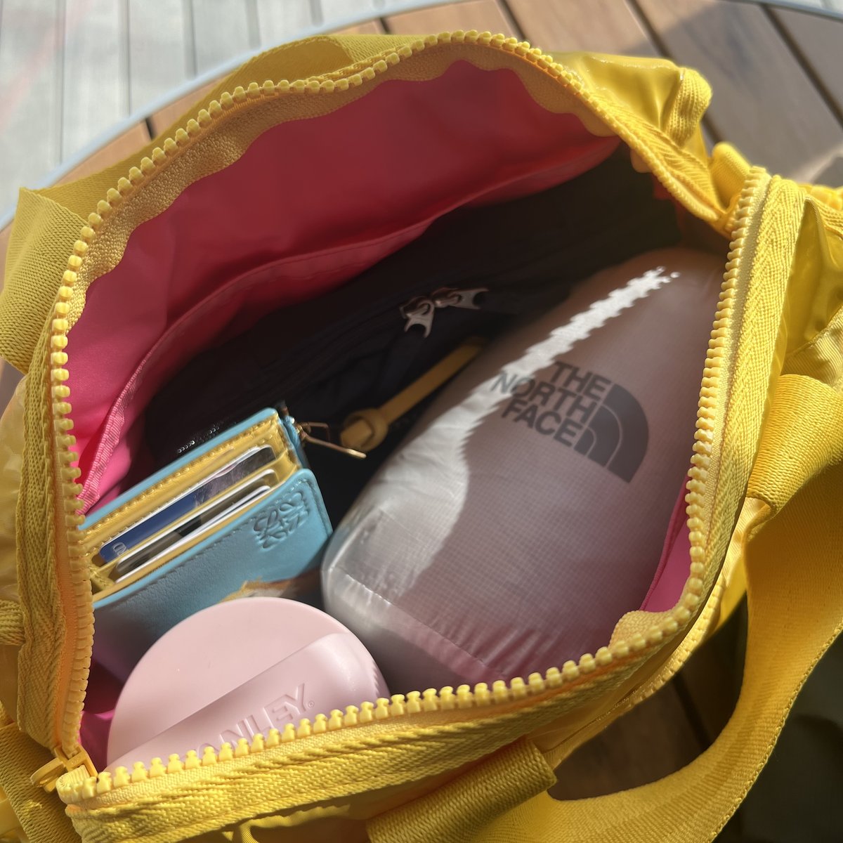 ひとりっぷ と レスポートサックがコラボ！】幸せを運ぶ旅グッズ #深夜