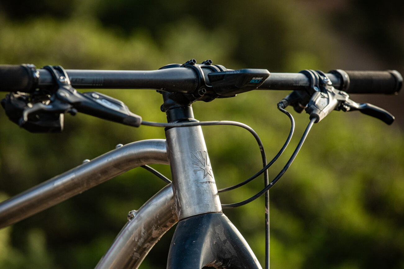 名品TITUSタイタス ダウンヒルバイク ROCKSHOX CHROMAG 名品TITUS