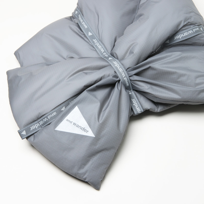 and wander (アンドワンダー) PRIMALOFT rip muffler / プリマロフト