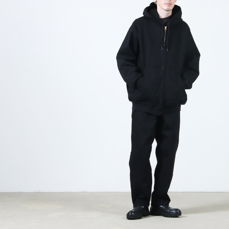 COMOLI (コモリ) ブラックデニム テーパードパンツ