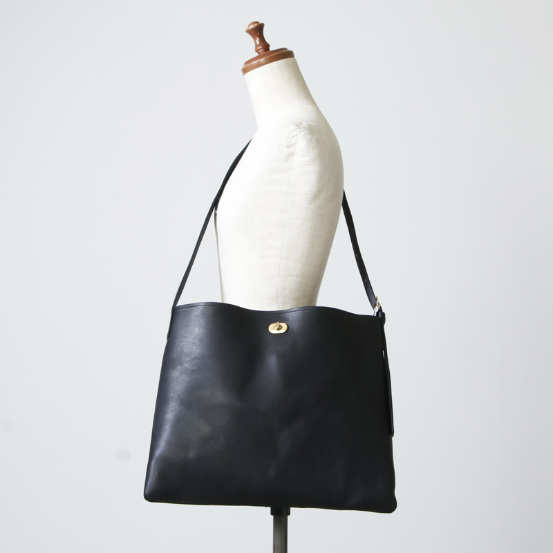 Hender Scheme (エンダースキーマ) twist buckle bag M / ツイスト