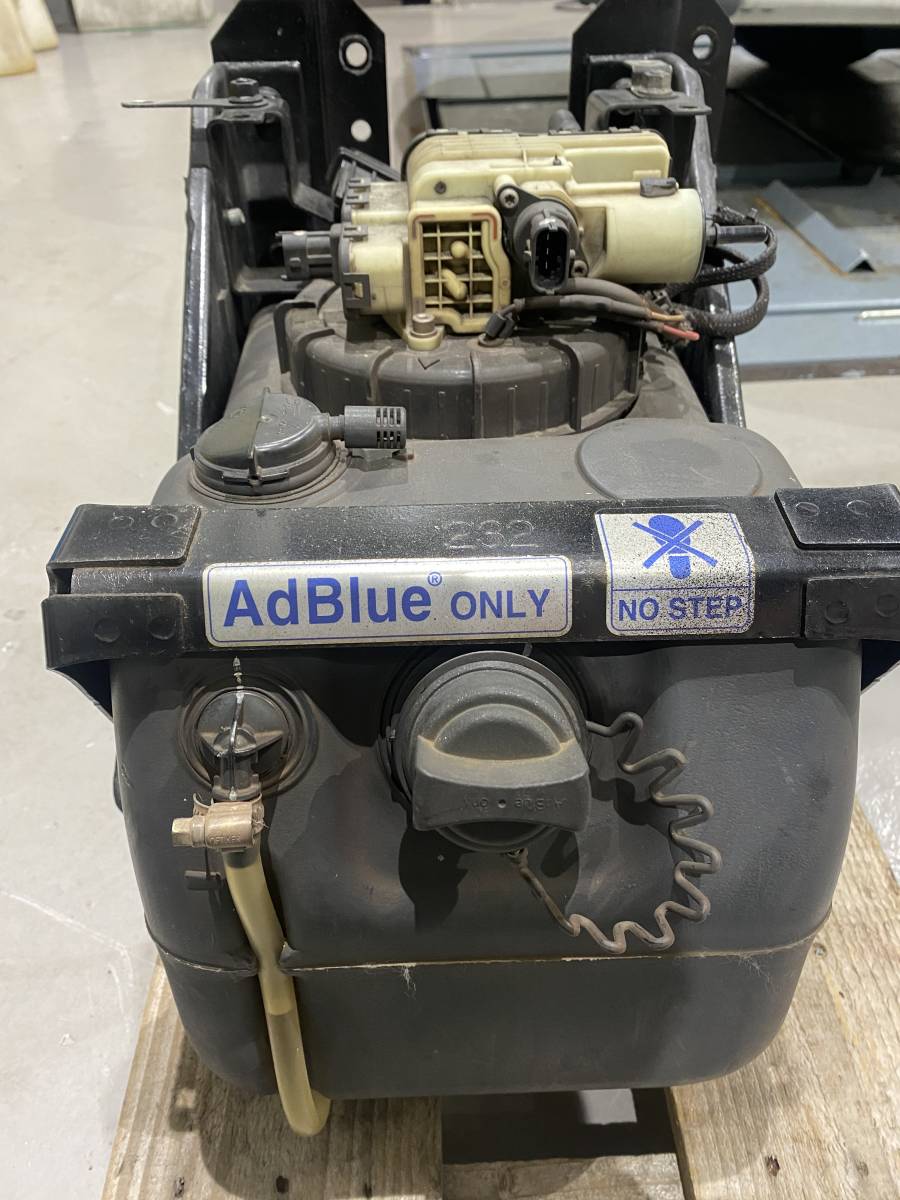 三菱 ブルーテックキャンター 4P10 アドブルータンク 3