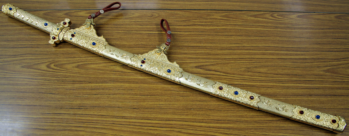 黄金梨子地螺鈿餝剣 おうごんなしじらでんしょくけん 国宝原寸大複製品