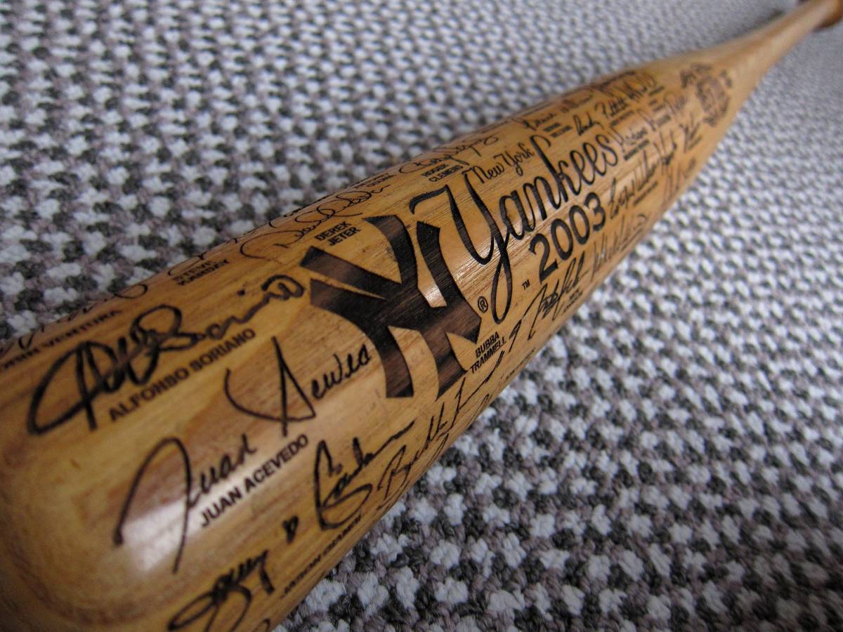 2003年ニューヨーク・ヤンキースのチームサイン刻印された記念バット