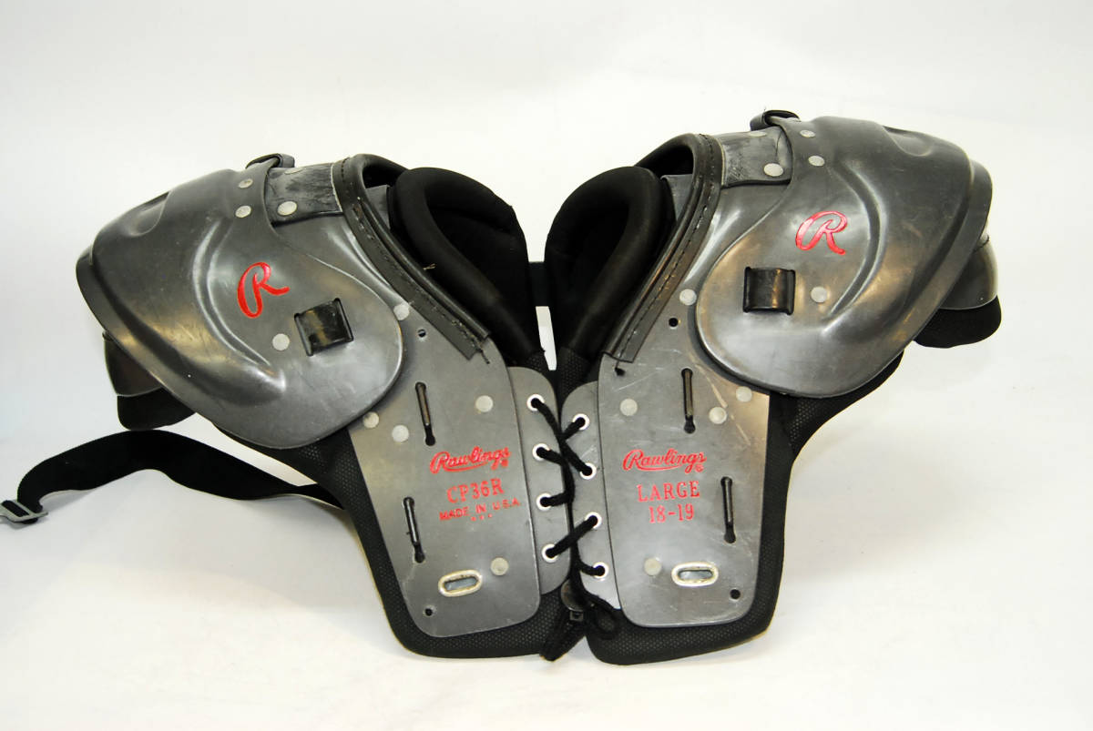 アメリカンフットボールのショルダーパッド Riddell Phenom アメフト