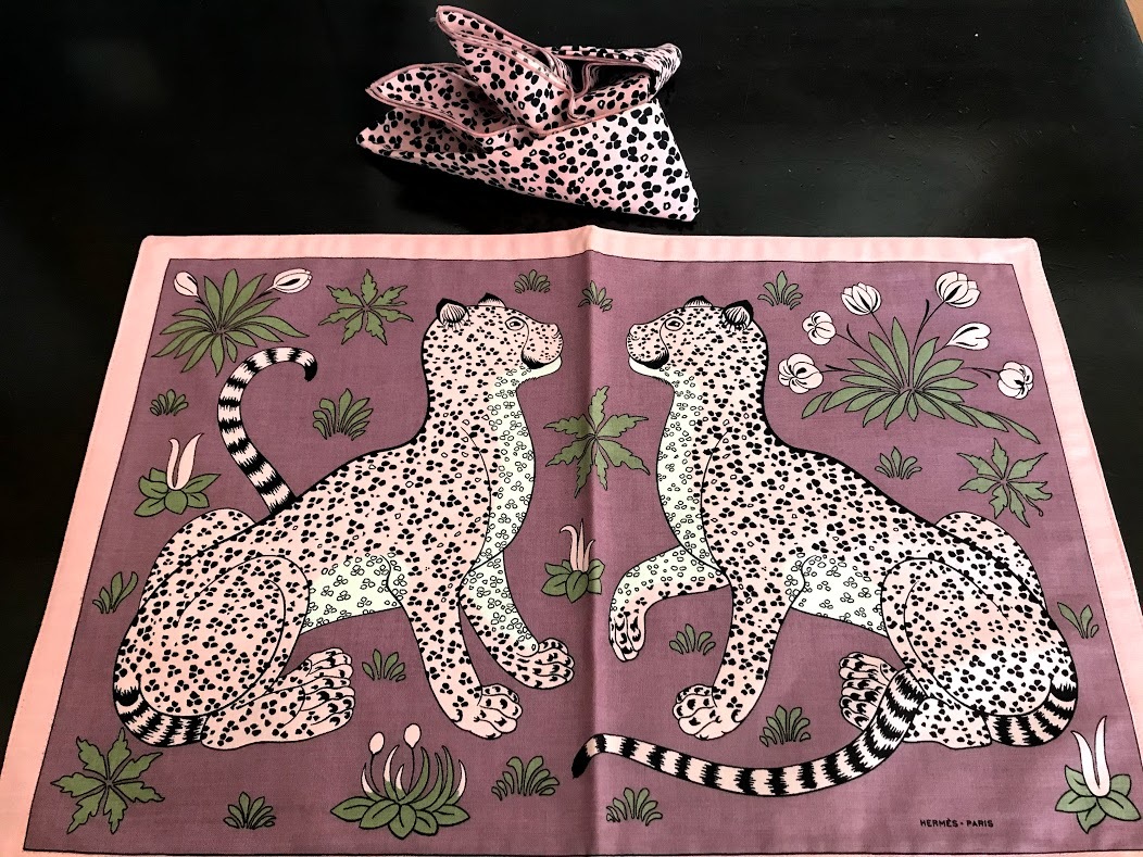 HERMÈS ヒョウ柄ランチョンマットとナフキンのセット テーブル用品