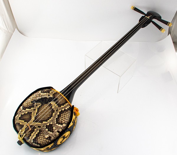 美品】沖縄三味線 蛇皮（合皮） ソフトケース付き 87-7 美品】沖縄