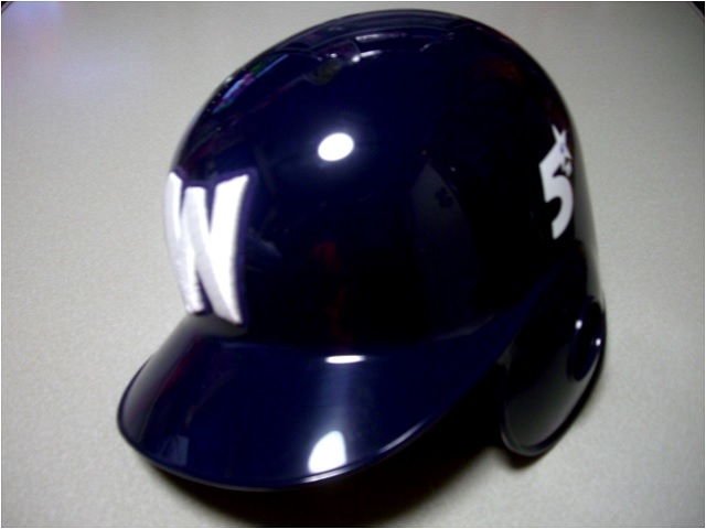 大洋ホエールズ本物ヘルメット 背番号8