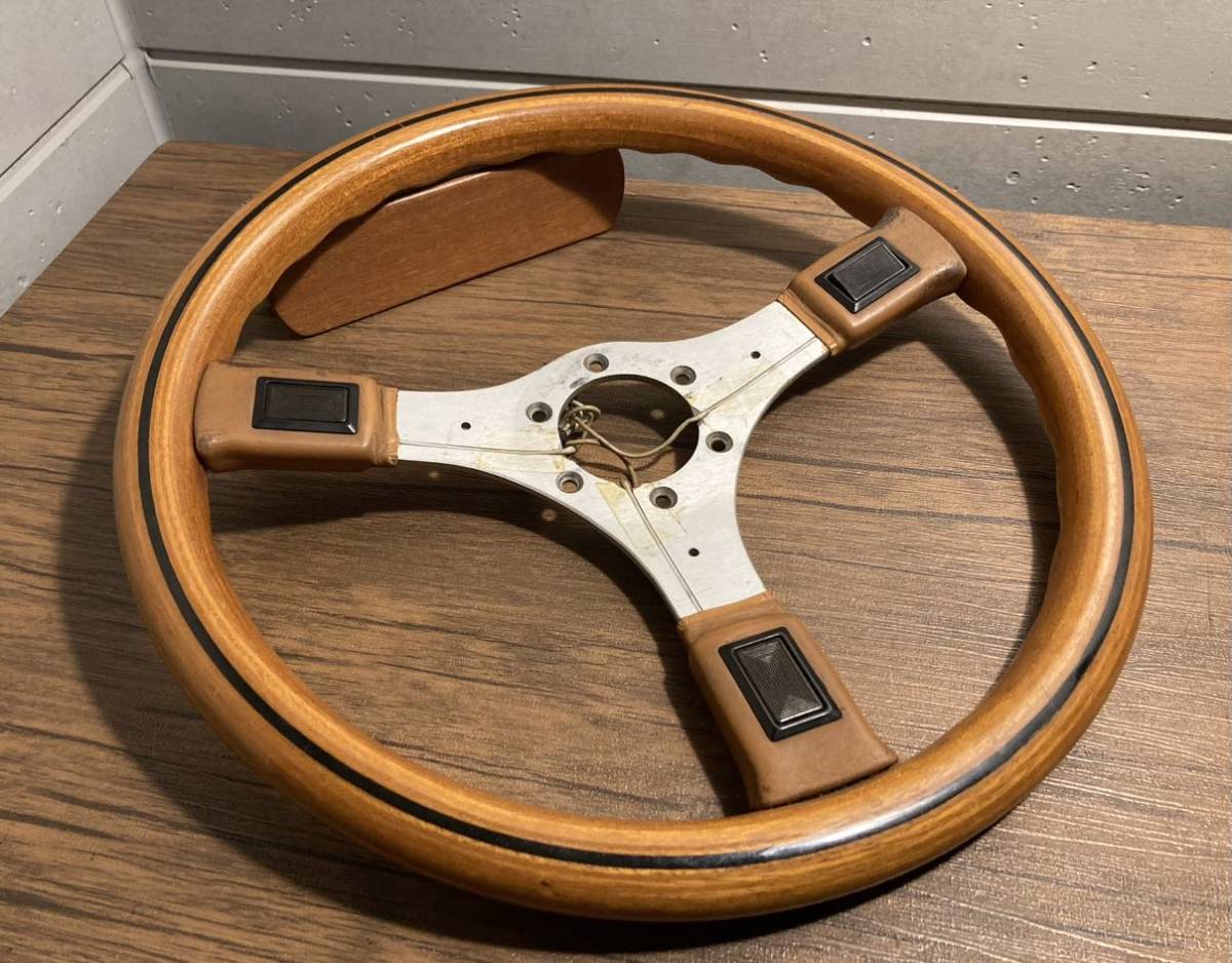 送料込に変更 モモ ステアリング 3スポーク ウッド 送料込に変更 モモ