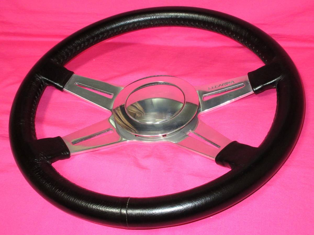 レカラステアリングとホーンボタン