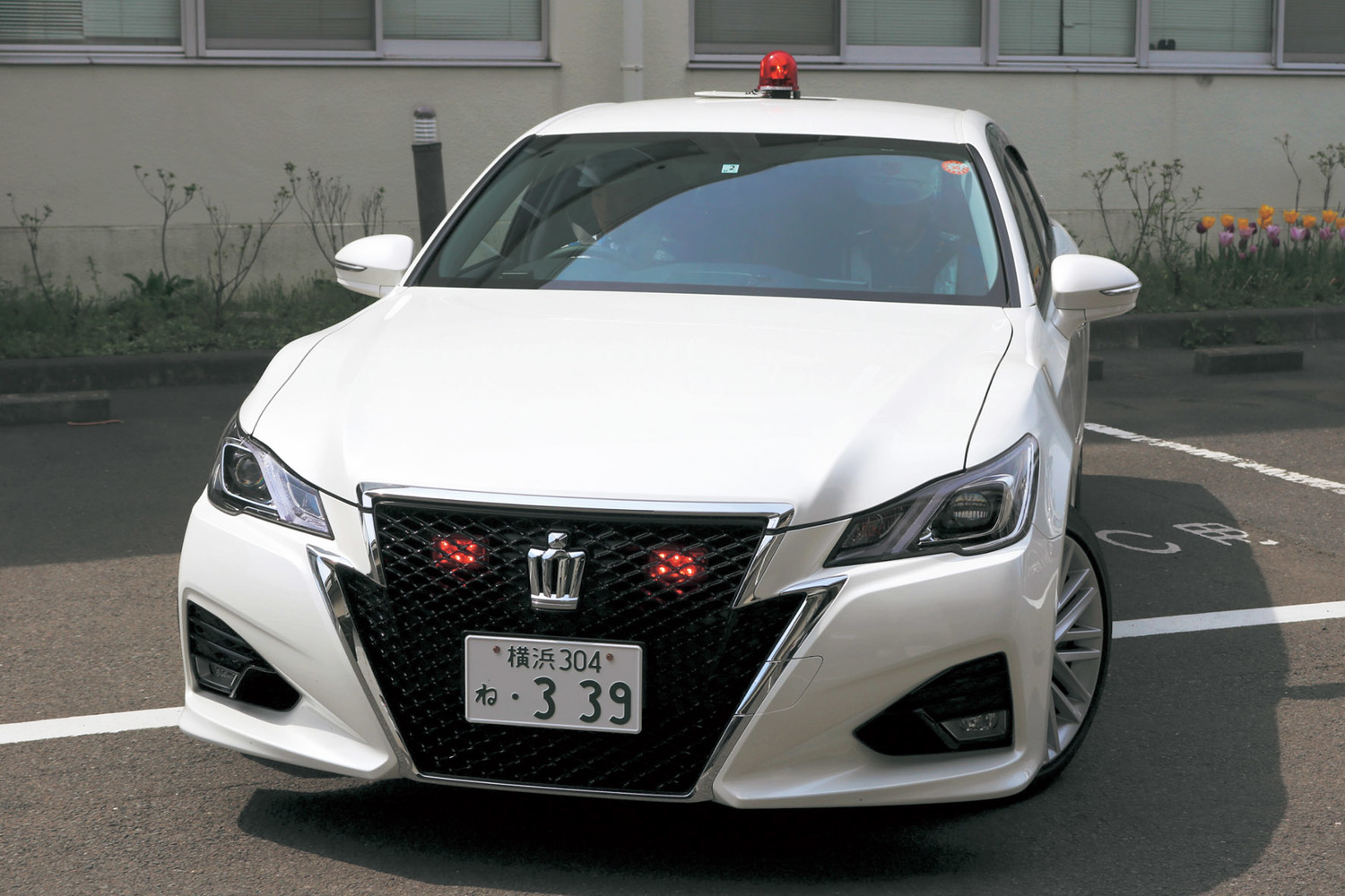 クラウンアスリート顔パトカーが全国各地で目撃情報多発!! - 自動車