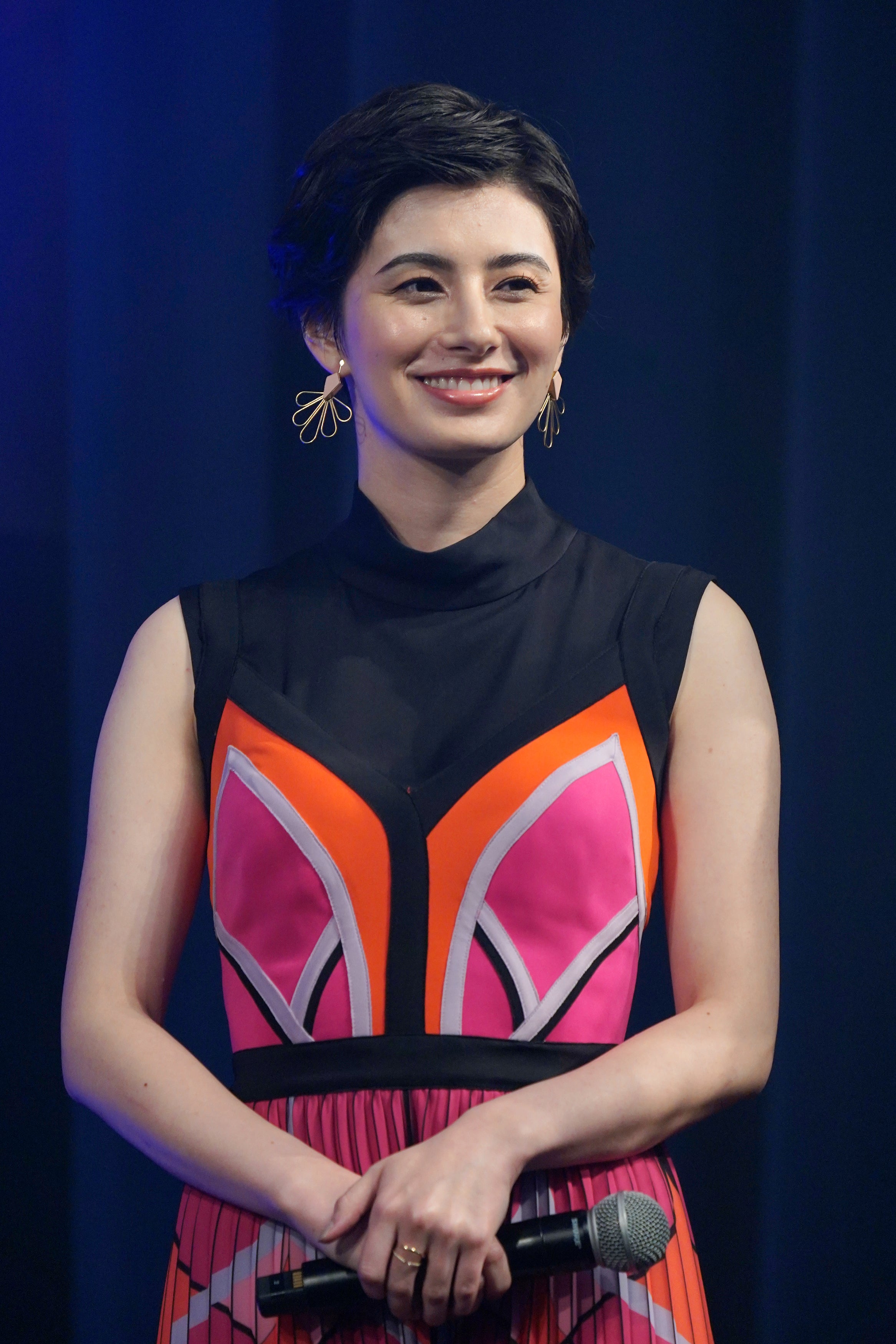ホラン千秋、36歳の誕生日を「嬉しすぎて瓶底眼鏡のまま」報告