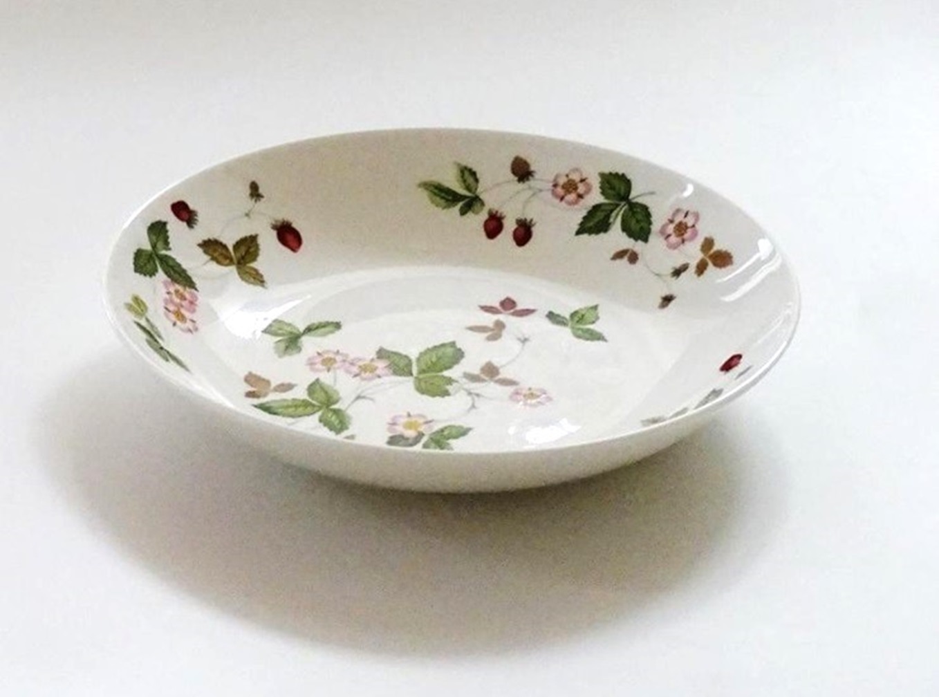ウェッジウッドWEDGWOOD ワイルド・ストロベリー カジュアル ボウル