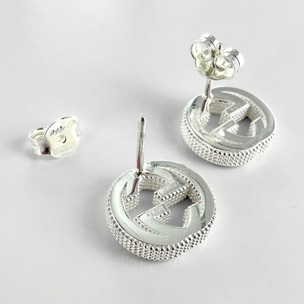 u*c様 GUCCI シルバー スタッドピアス ロゴ片耳のみ u*c様 GUCCI