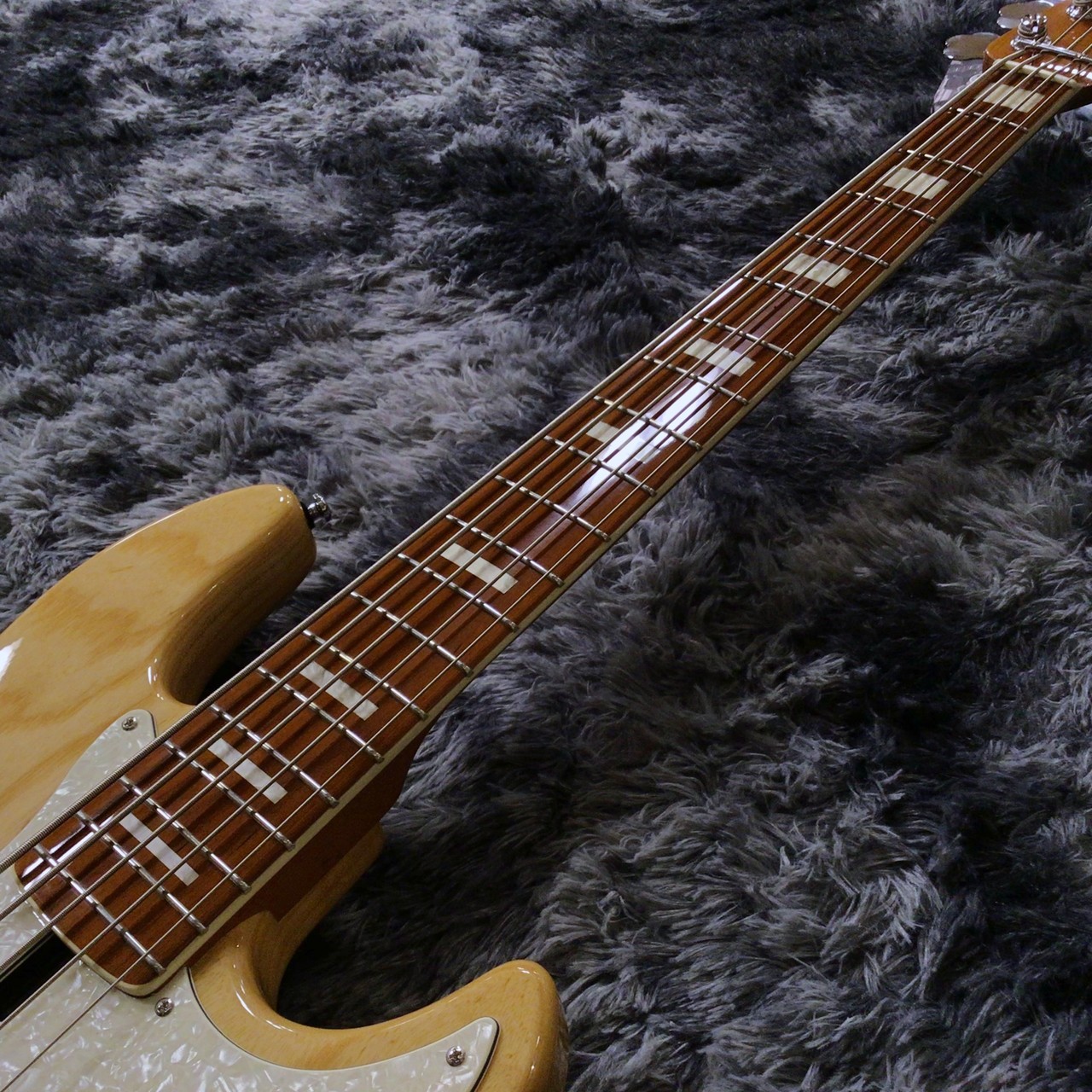 Sire Marcus Miller V8 5st NT (Natural)【マーカスミラー監修】【2025