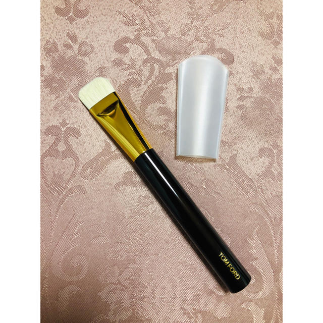 TOM FORD シェイド&イルミネイトブラシ04 Shade and Illuminate Brush