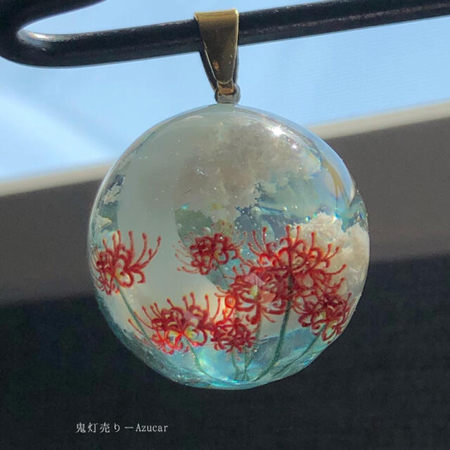 咲き乱れる彼岸花に三日月。 雲レジン オルゴナイト 蓄光 ネックレスの