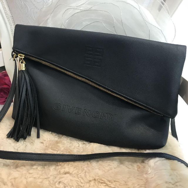 GIVENCHY - GIVENCHY ショルダーバッグ ノベルティ フリンジ 斜め掛け