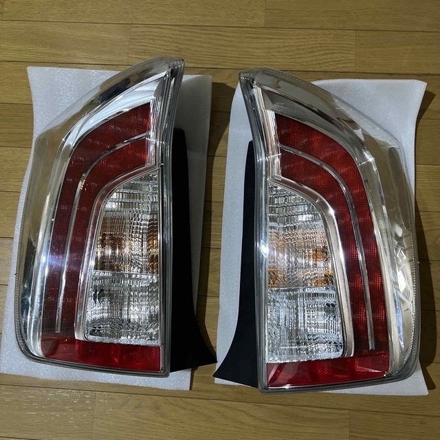 トヨタ プリウス 後期 純正 テールライト左右セットSTANLEY 47-55