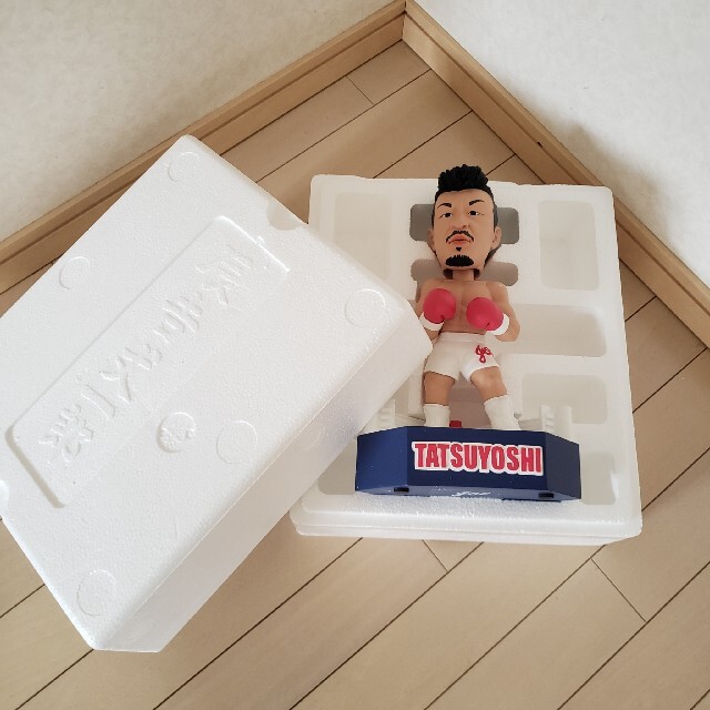 再々値下げ【新品】辰吉丈一郎 フィギュア サイン付き ボクシング