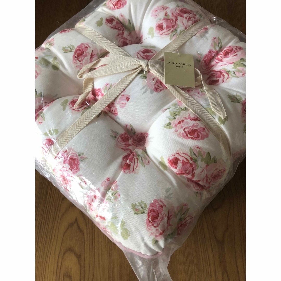 LAURA ASHLEY - 『専用』LAURA ASHLEYシートクッション(未使用品)2枚