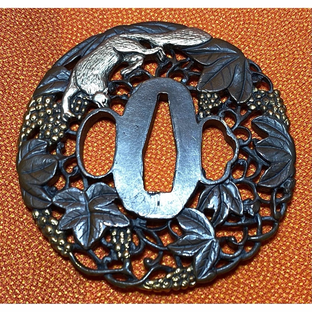 刀鍔、鍔、日本刀鍔 刀装具＊小動物 鉄製 動物彫刻 鍔(つば) 鐔(