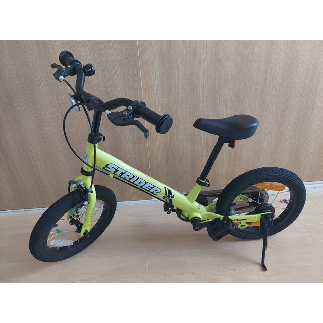 室内保管STRIDERストライダー14x ライムイエロー純正スタンド