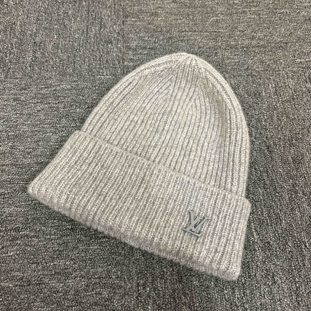 LOUIS VUITTON グレー ニット帽