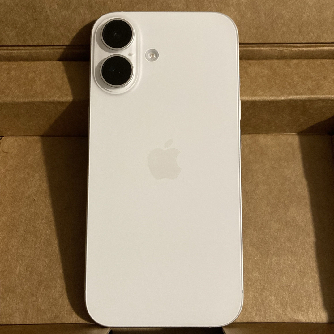 iPhone16 512GB ホワイト SIMフリー ジャンクの通販 by 金魚's shop