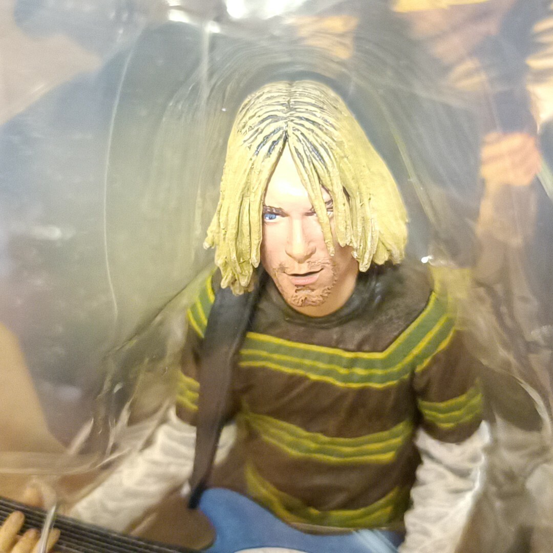 Kurt Cobain 7 inch Action Figure by NECAの通販 by ありがとう屋｜ラクマ