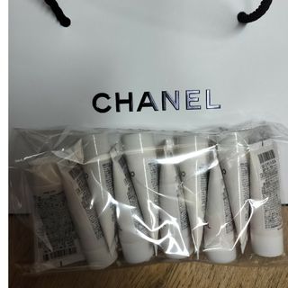 CHANEL - シャネル UVエサンシエル 日焼け止めジェルクリーム 30mlの