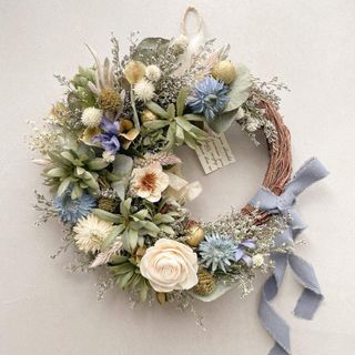 青ラナンキュラスのハーフリース☆玄関リース☆造花リースの通販 by