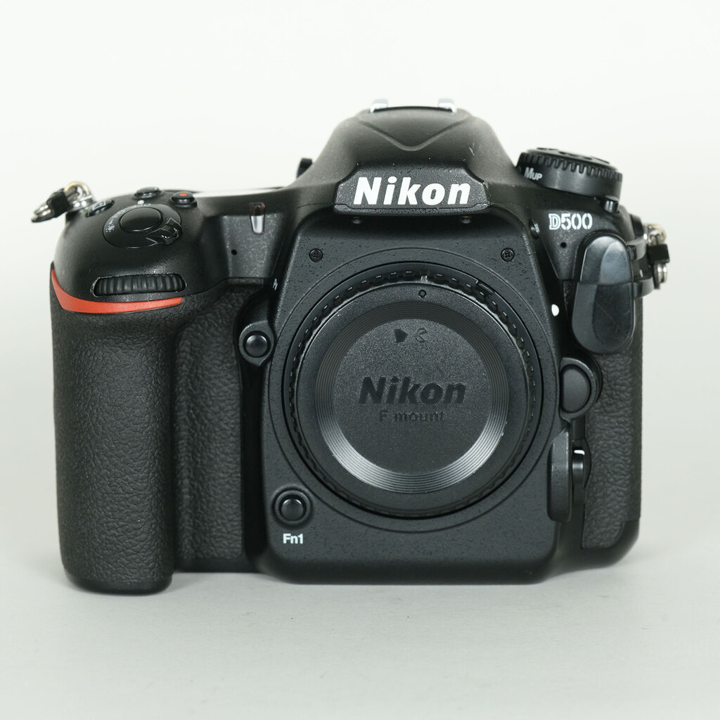 中古 Nikon D500ボディ➕ラバープロテクター 中古 Nikon D500ボディ
