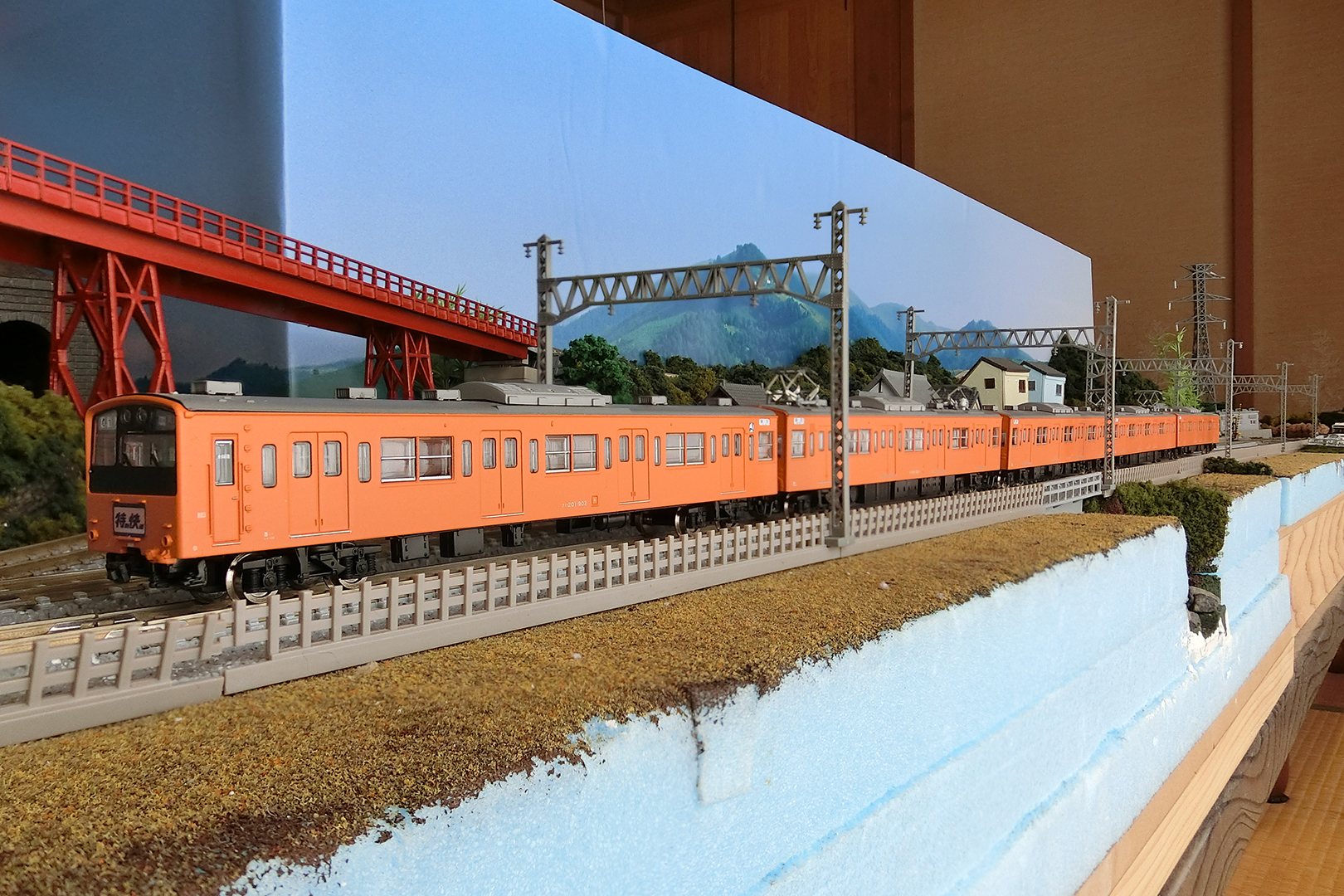 KATO 10-370 201系 直流通勤形電車 (中央線色) 6両基本セット 入線: N