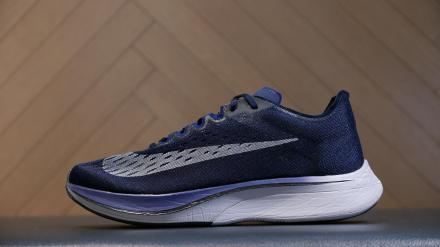 国内4月11日発売予定】 ナイキ ズーム ヴェイパーフライ 4% オブジ