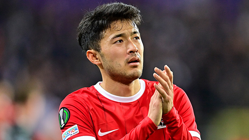 AZ 菅原由勢 オランダ エールディビジ 公式試合球 菅原由勢、飛躍の