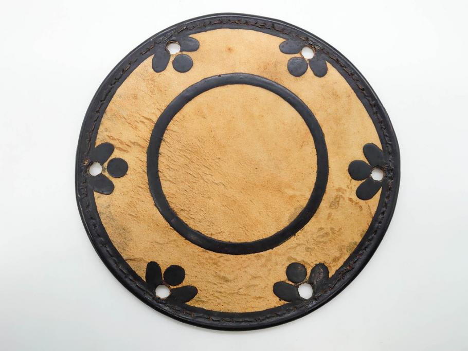 和楽器 鼓 黒地金色花柄 和楽器 鼓 黒地金色花柄