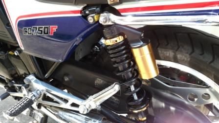 ホンダ CB750F リアサスペンション 口コミ・動画インプレッション (1