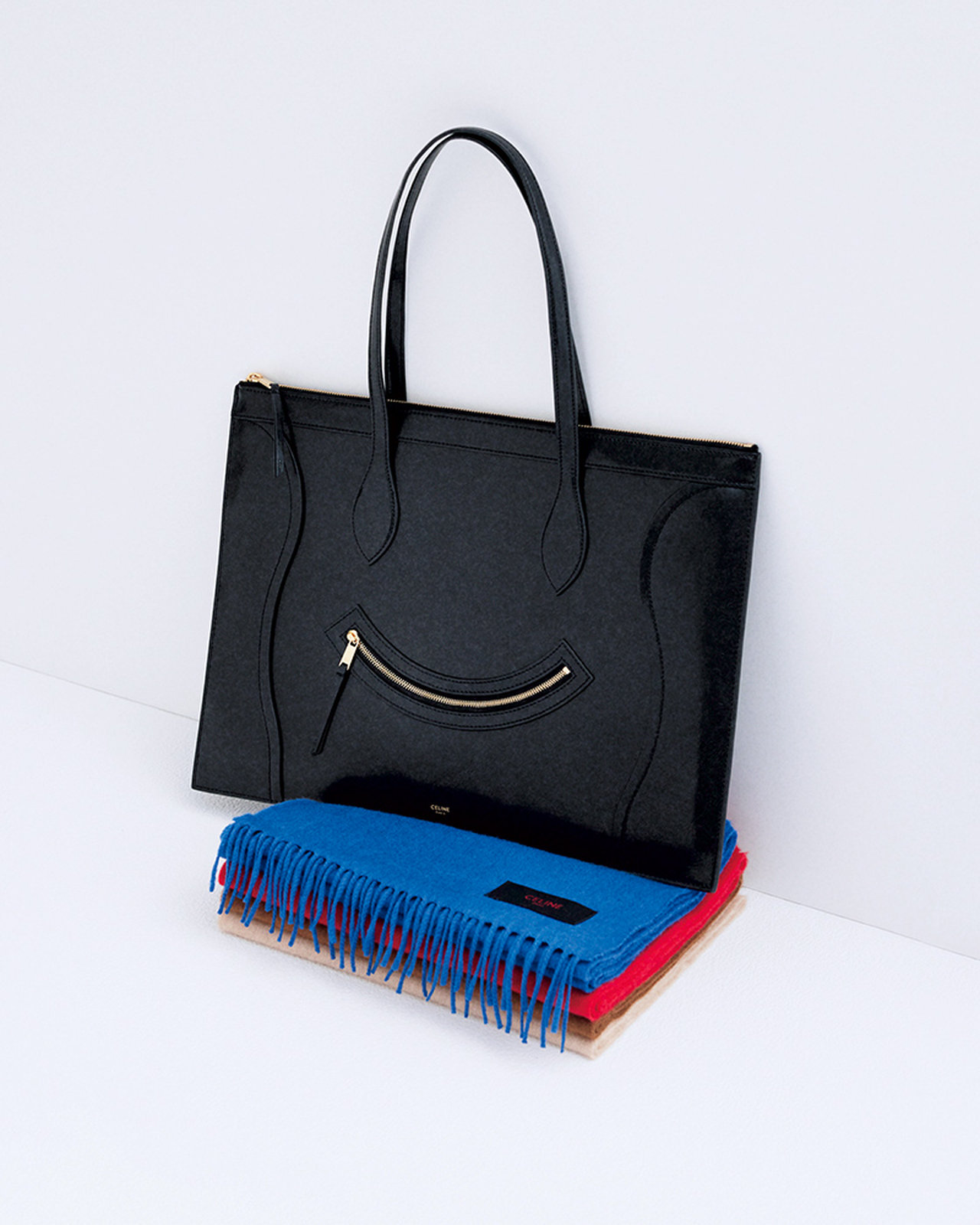 セリーヌのマフラーとバッグ】笑ってしまう色と艶【CELINE】 | UOMO