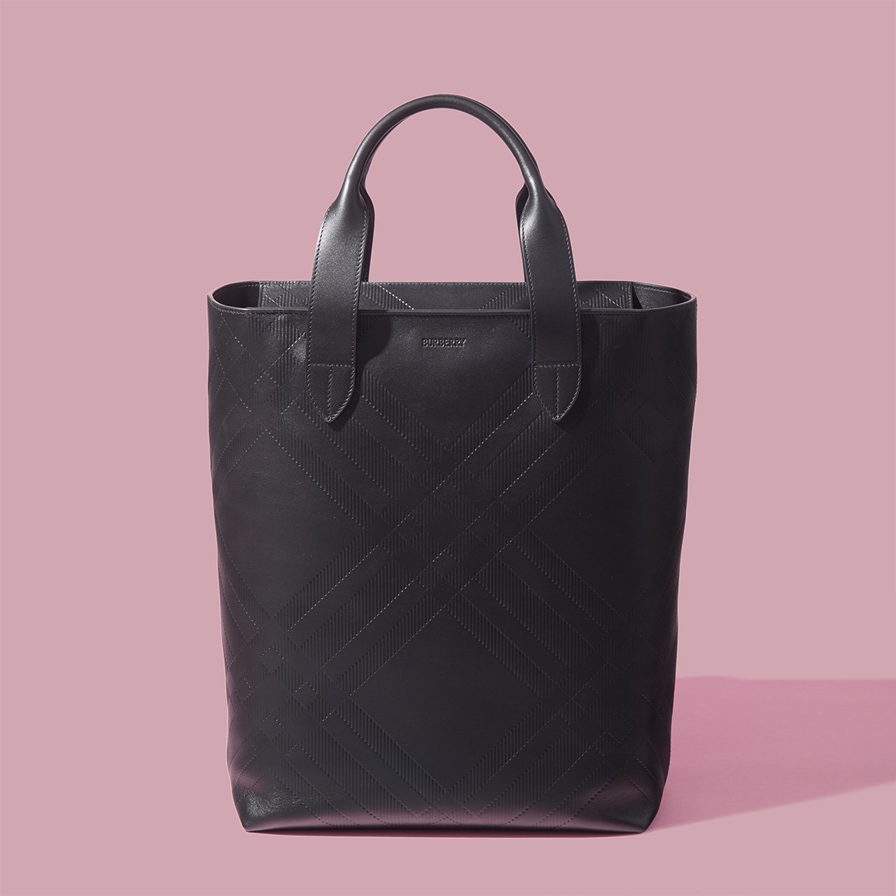 BURBERRY】バーバリーチェックの財布やスニーカーから、シックな黒の