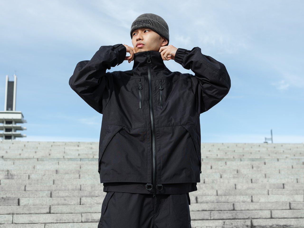 春まで着られる大人のアウトドアウェア】「マーモット」と「アトモス