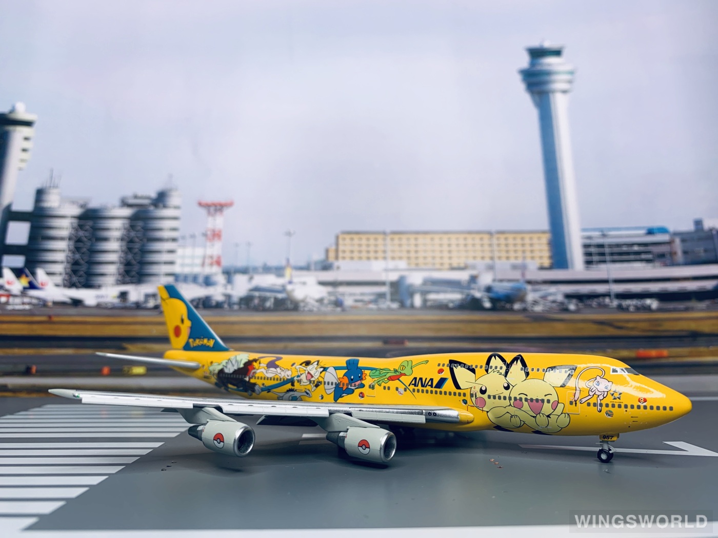 Hogan 1:400 Boeing 747-400 ANA 全日空NH40060 JA8957 襟翼向下版，附