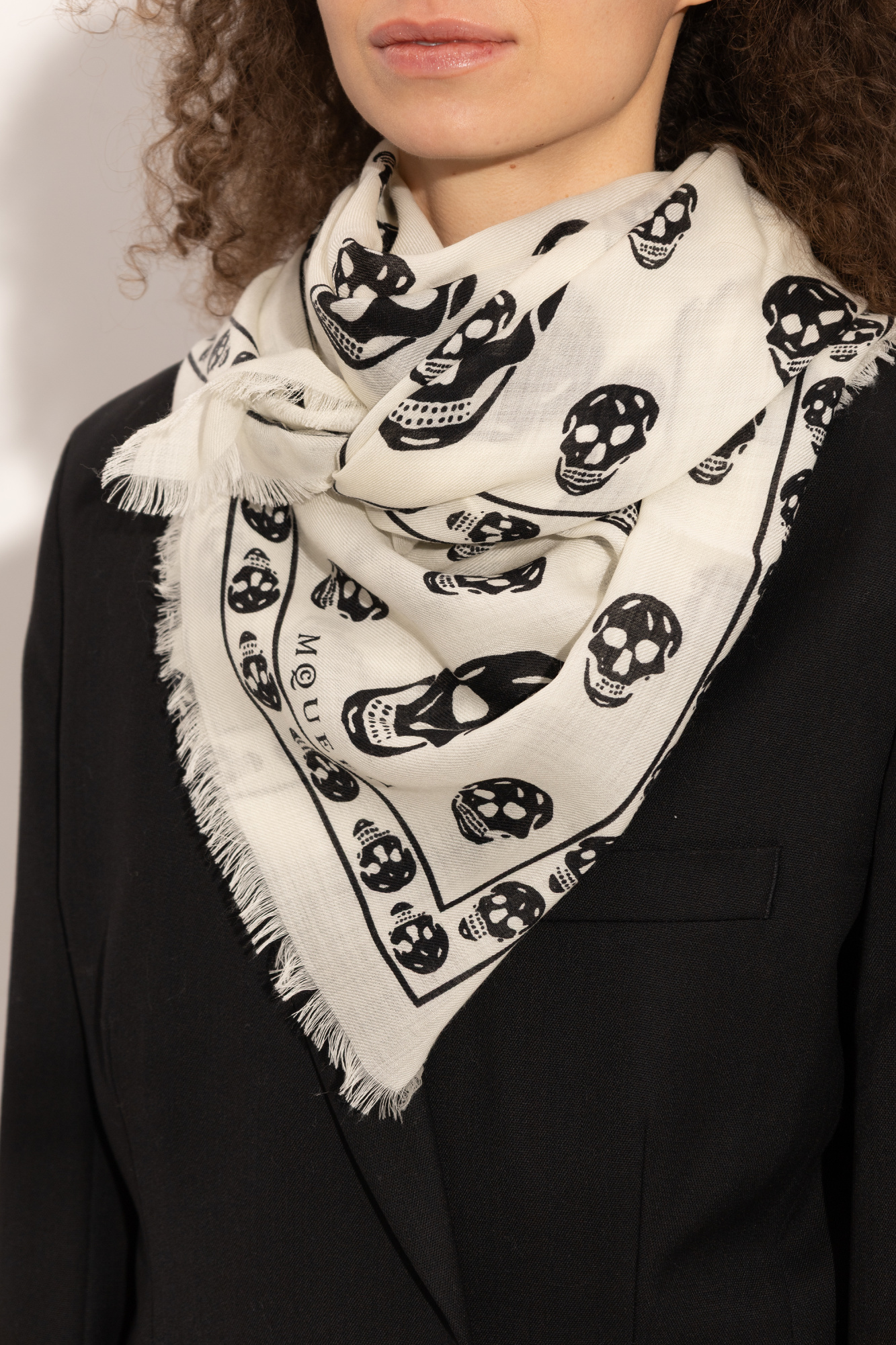 Alexander McQueen Wool scarf with skull motif | Women's | Vitkac