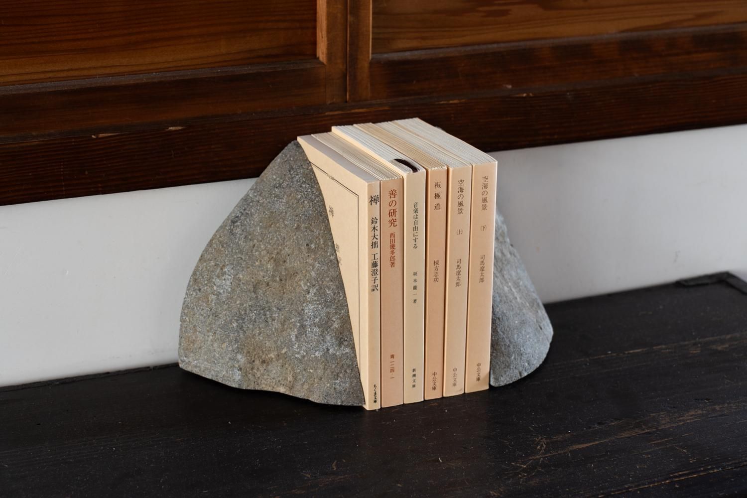 安山岩製、ブックエンド（小） | Bookend (S)